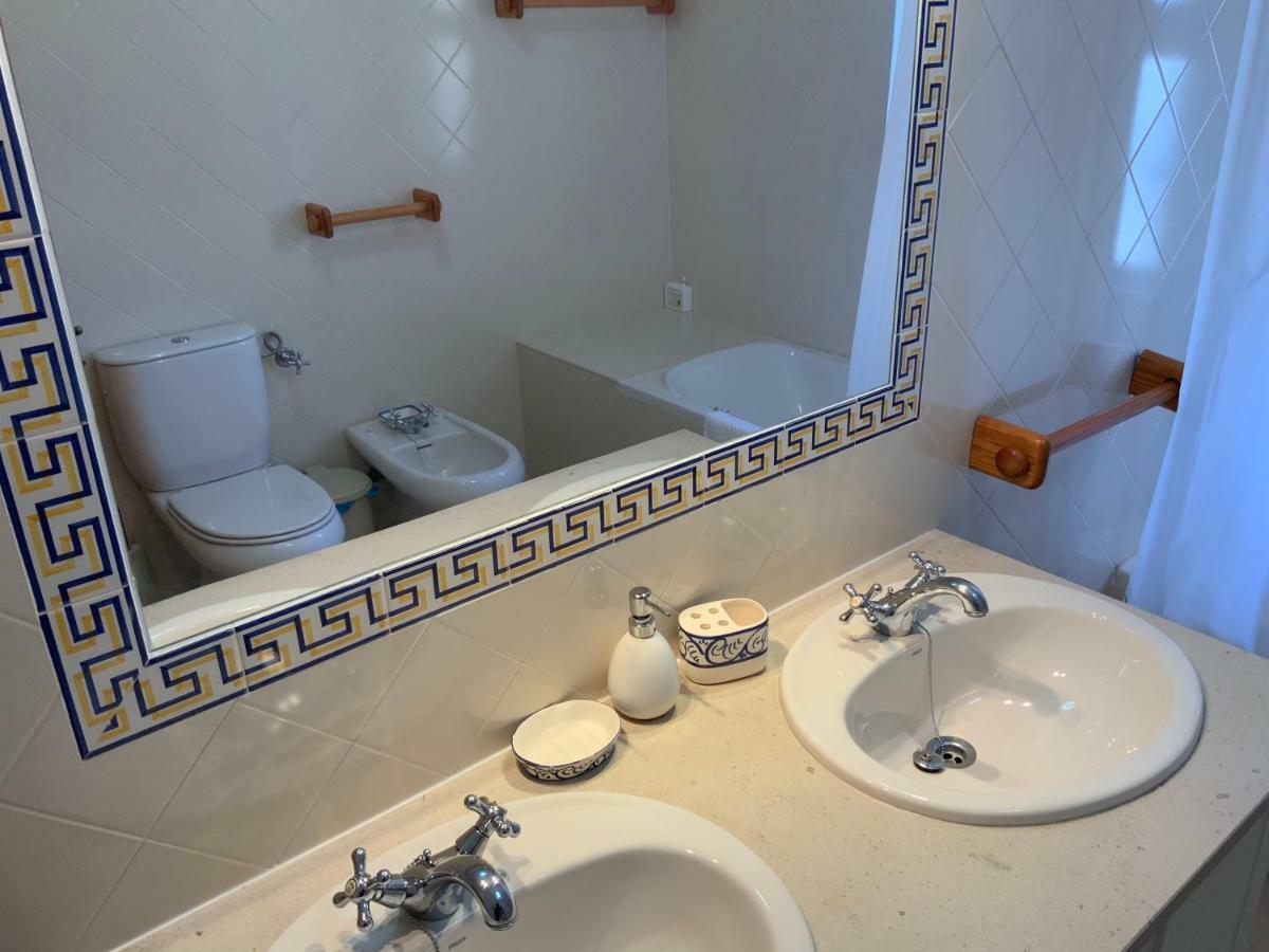 Guest House Alfarrobeiras アルブフェイラ エクステリア 写真