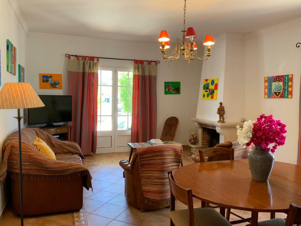 Guest House Alfarrobeiras アルブフェイラ エクステリア 写真
